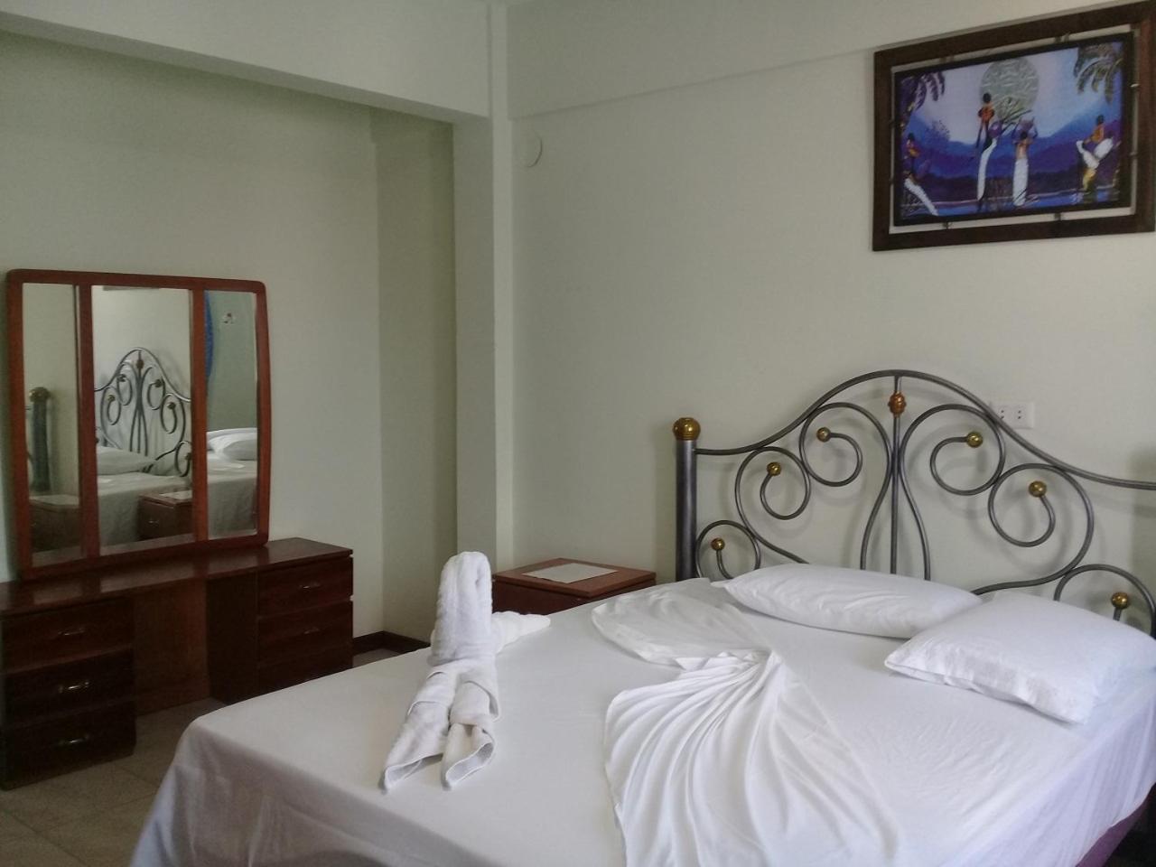 Hostal Ibiza Santa Cruz de La Sierra Dış mekan fotoğraf