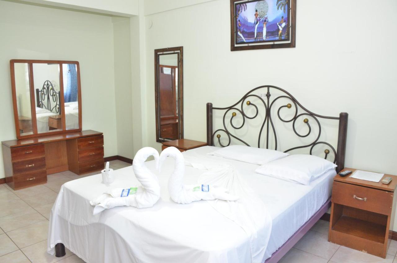 Hostal Ibiza Santa Cruz de La Sierra Dış mekan fotoğraf