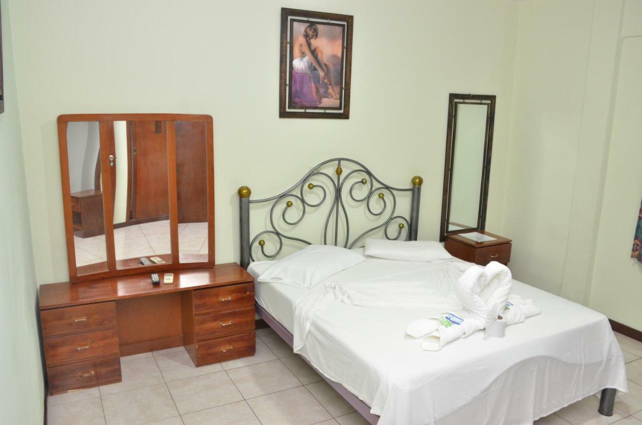 Hostal Ibiza Santa Cruz de La Sierra Dış mekan fotoğraf
